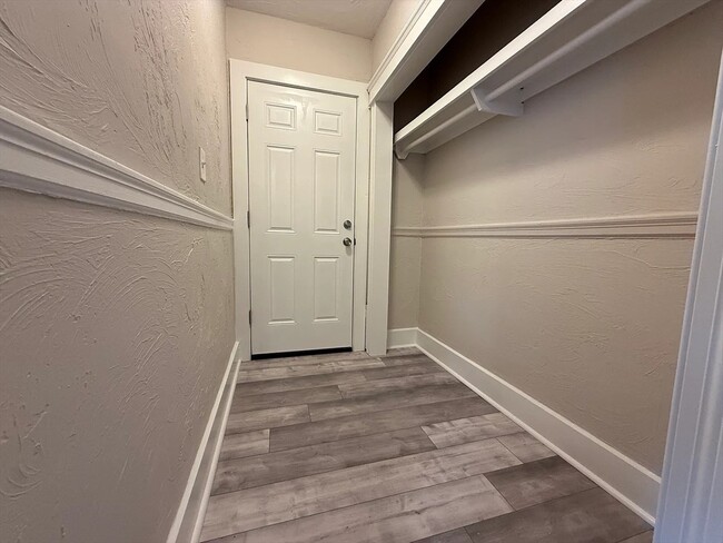 Building Photo - 1301 Main St