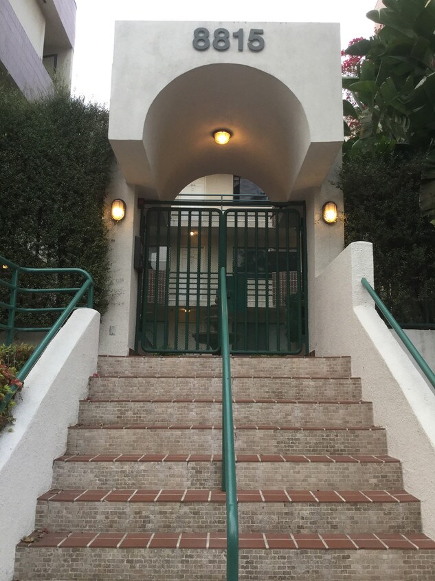 Main Entry - 8815 Cynthia St