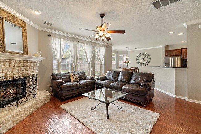 Building Photo - 2114 Speidel Dr
