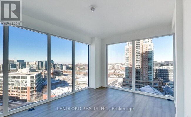 Photo du bâtiment - 135-1135 E Liberty St