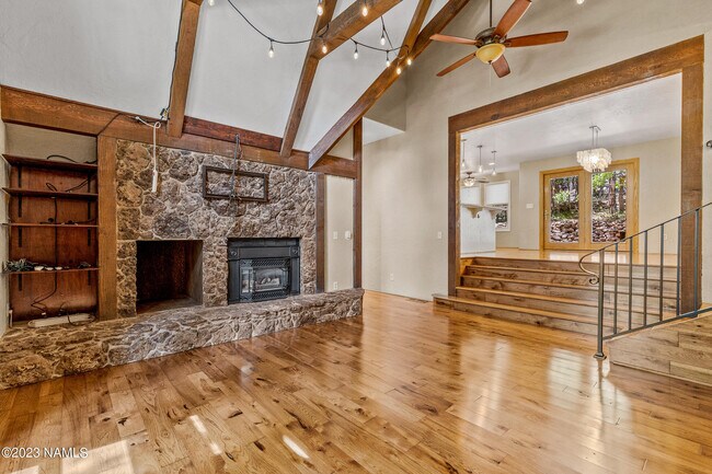 Building Photo - 720 E Ponderosa Pkwy