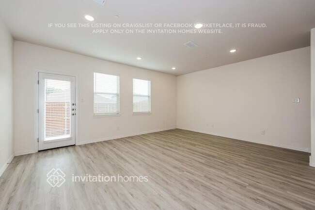 Foto del edificio - 6402 Blue Trl