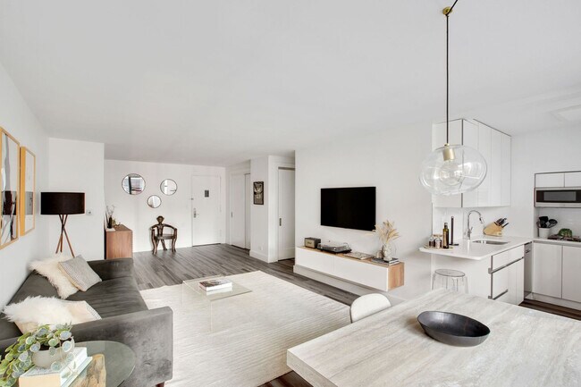 Foto del edificio - 330 W 58th St