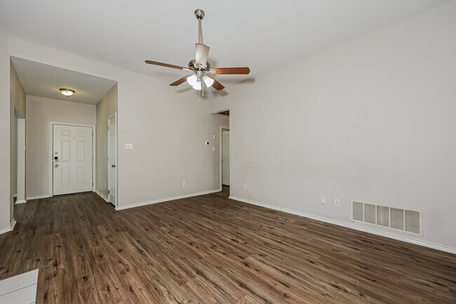 Building Photo - 1308 Doris Dr