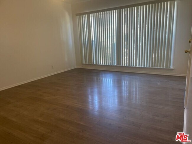 Foto del edificio - 6221 La Tijera Blvd