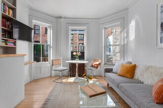 Building Photo - 274 W 12th St