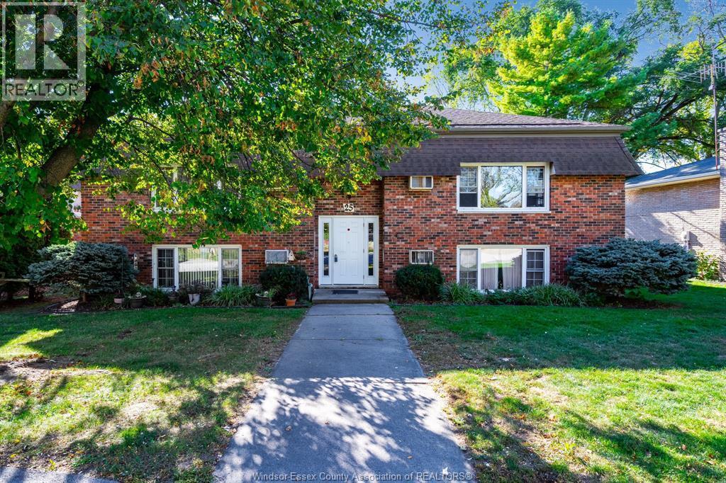 Primary Photo - 25 Hillview Crescent