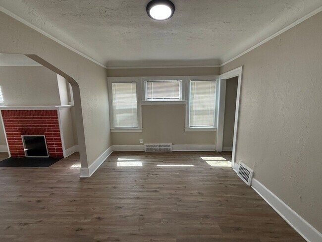 Foto del edificio - Renovated 3-Bedroom Home – We Welcome Sect...