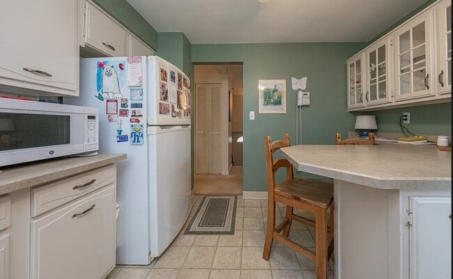 Building Photo - 8850 Breezewood Dr