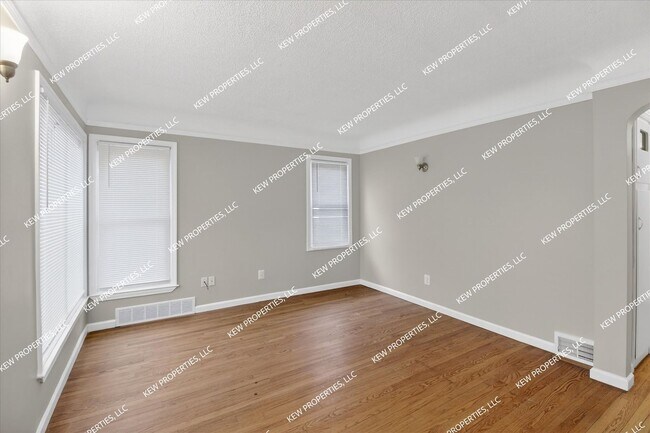 Foto del edificio - Lovely 3-Bedroom, 1.5-Bathroom Brick Bungalow for Rent in Redford Twp.!