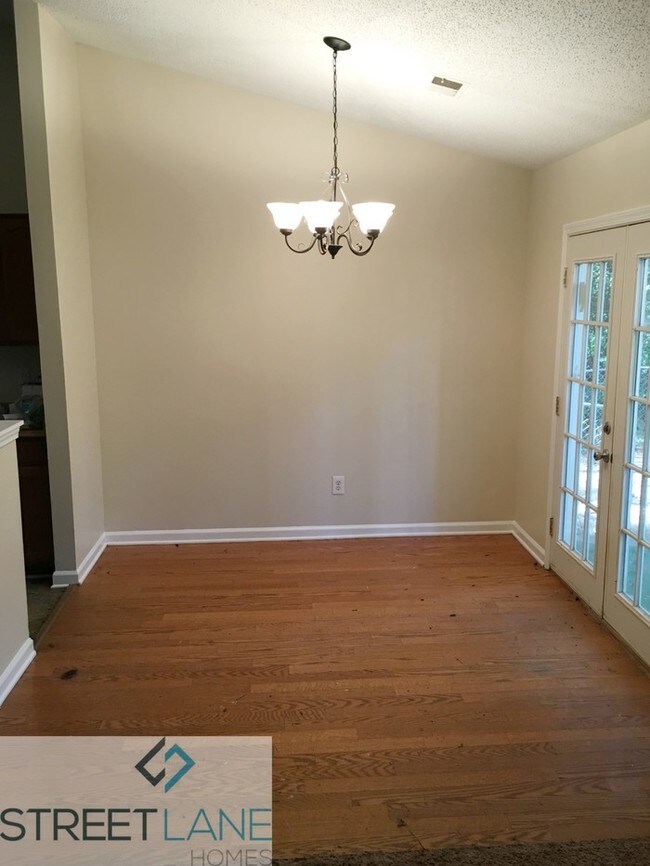 Building Photo - 5334 Memorial Ln