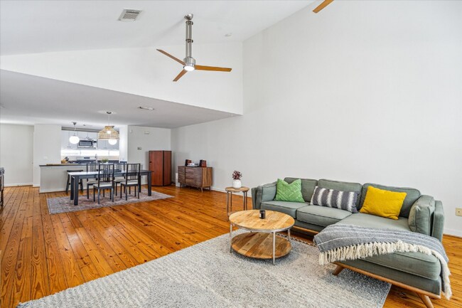 Foto del edificio - 2720 La Branch St