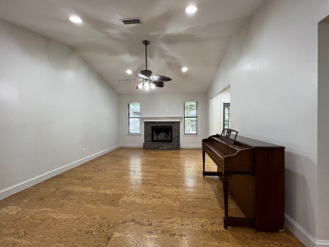 Building Photo - 216 Citrona Dr