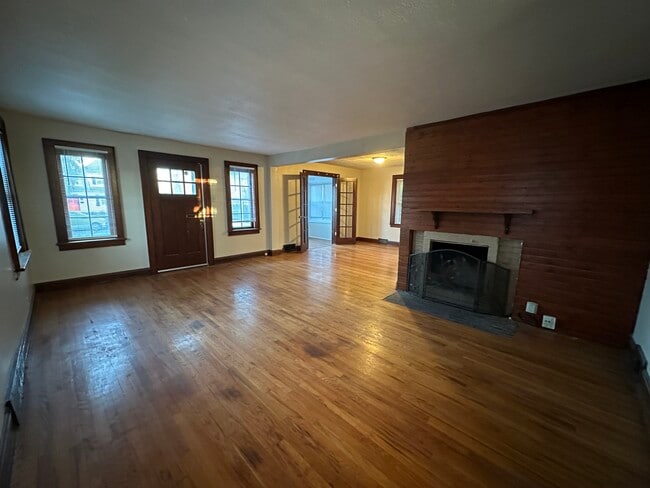 Building Photo - 2509 Erskine Blvd