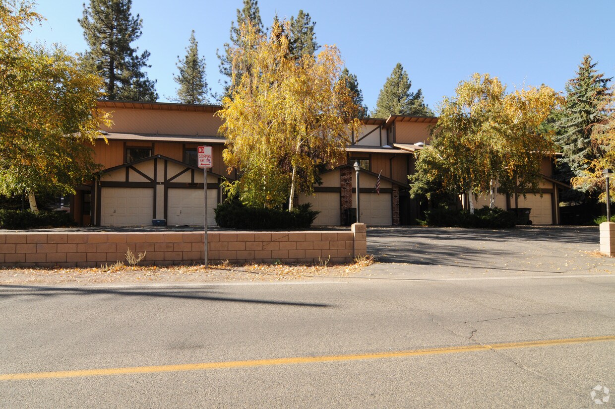 Building Photo - 1111 Apple Ave