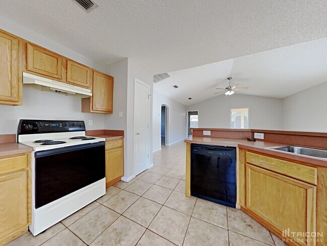 Foto del edificio - 3134 Wavering Ln