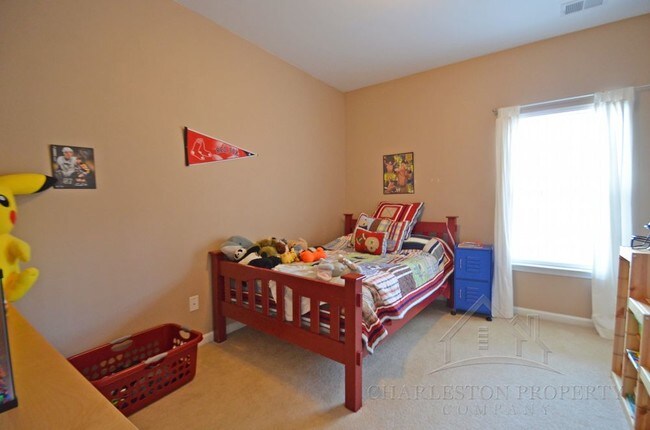 Building Photo - Spacious 4 Bedroom House in West Ashley
