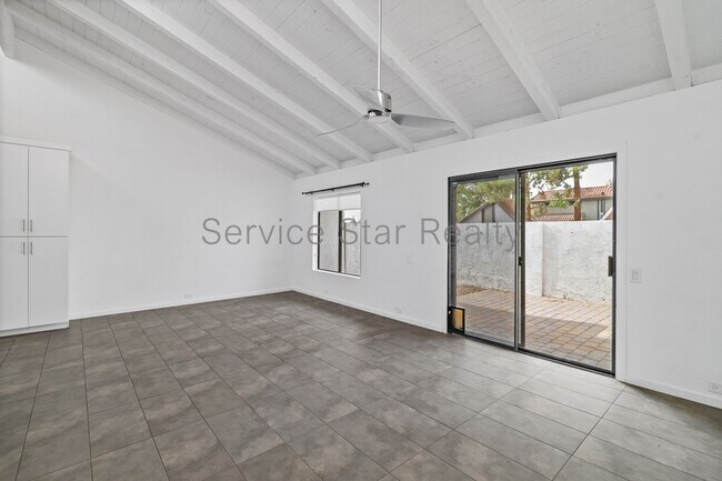 Foto del edificio - 2810 E Glenrosa Ave