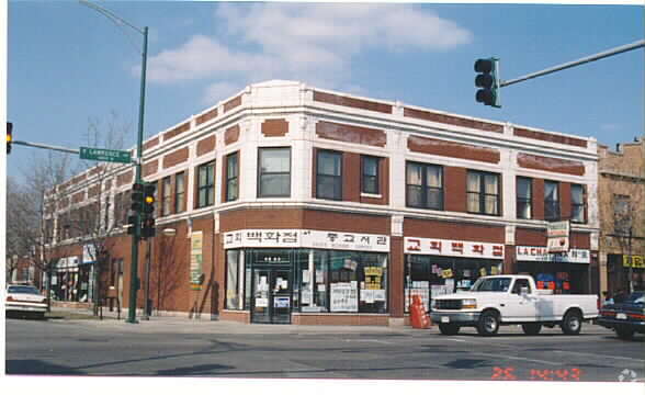 Building Photo - 3554 W Lawrence Ave