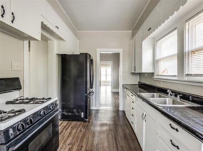 Foto del edificio - 8318 Lawler St