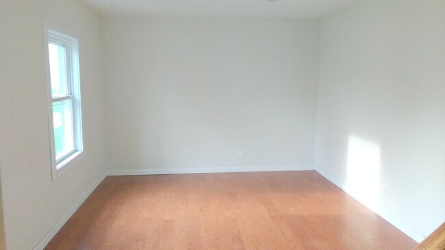 Foto del edificio - Cozy Townhome Available right away for liv...
