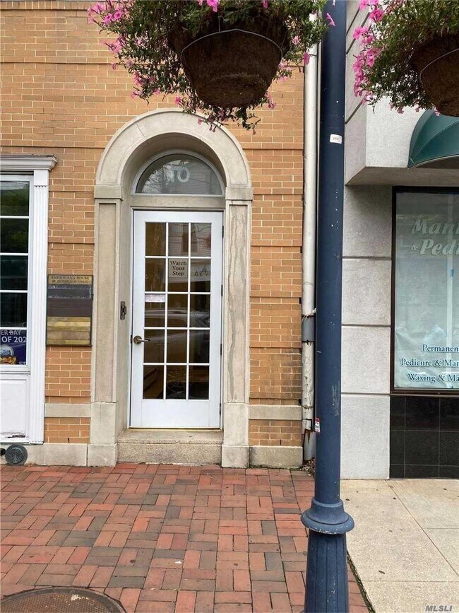 10 Audrey Ave Unit 201, Oyster Bay, NY 11771 Room for Rent in Oyster