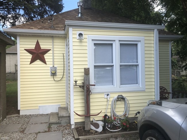 Building Photo - 1 br, 1 bath House - 743 Cherry St