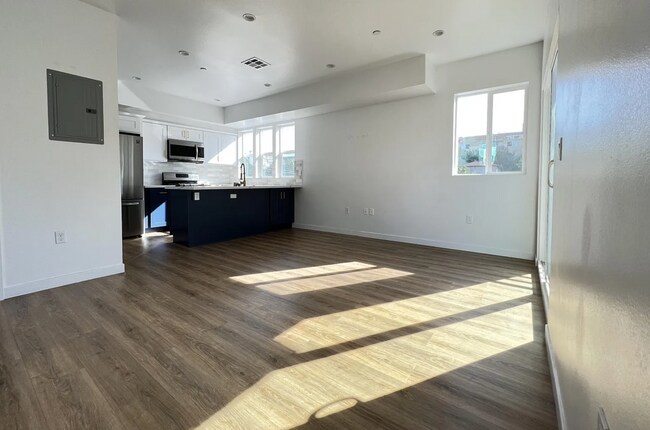 Foto del edificio - 3-story townhome is optimized for your L.A lifestyle 1st month free!