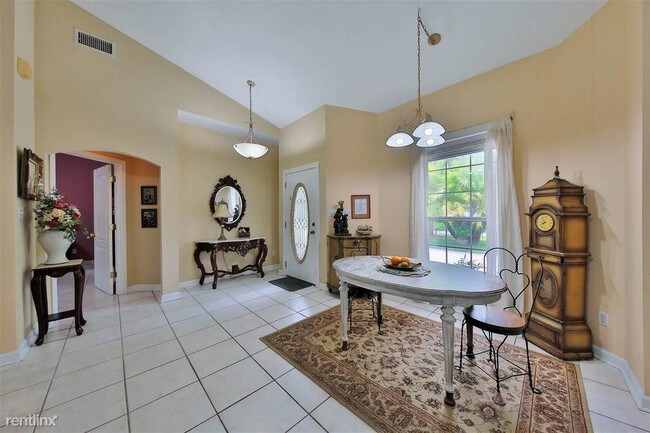 Building Photo - 3 br, 3 bath House - 348 Tirana Ave