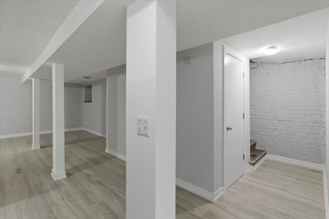 Building Photo - 910 W Gunnison St