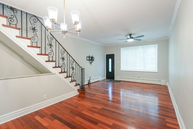 Foto del edificio - Updated 3BR townhome with finished basement in Girard Estate!