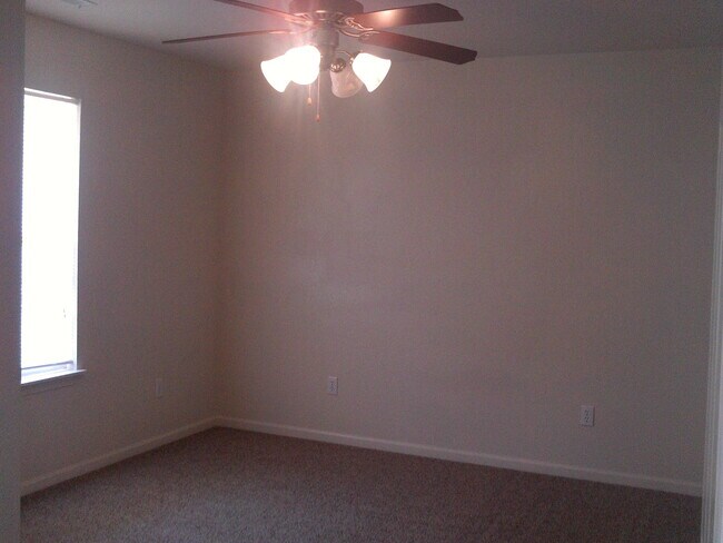 Foto del edificio - 3 bed 2 Bath duplex!