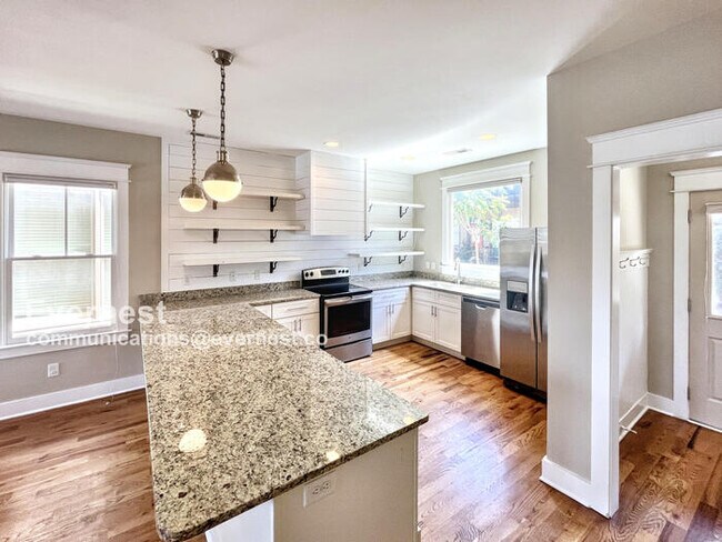 Building Photo - Lovely 2-Bedroom Home with Modern Amenitie...