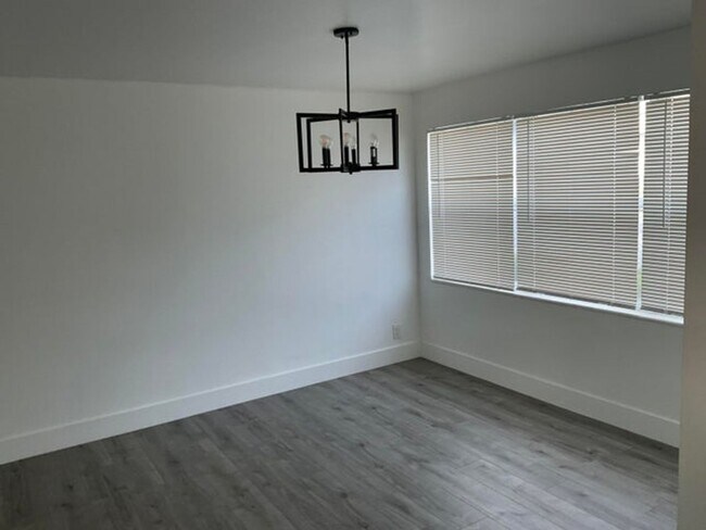 Foto del edificio - 5662 Parke Ave
