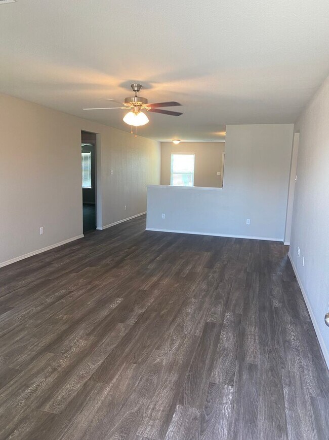 Foto del edificio - Move-In Ready – 4 Bedroom, 2 Bath Home in Conrad Court