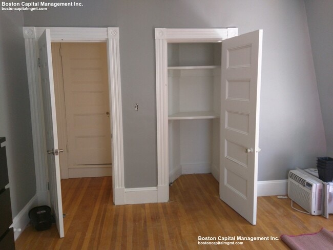 Building Photo - 32 Touro Ave
