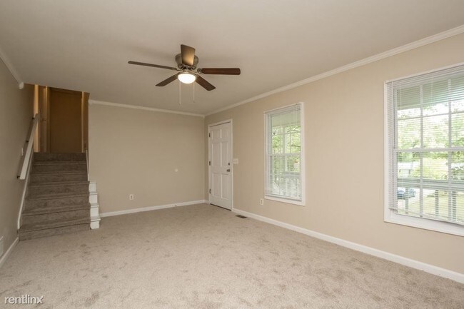 Building Photo - 80 Meadowbrook Ln