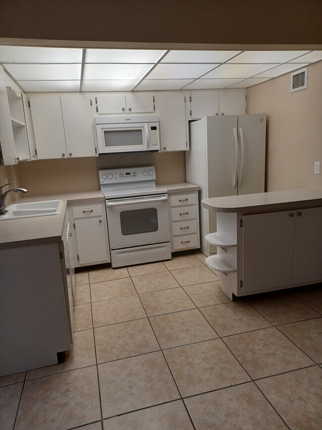 Kitchen - 1721 NE 25th St