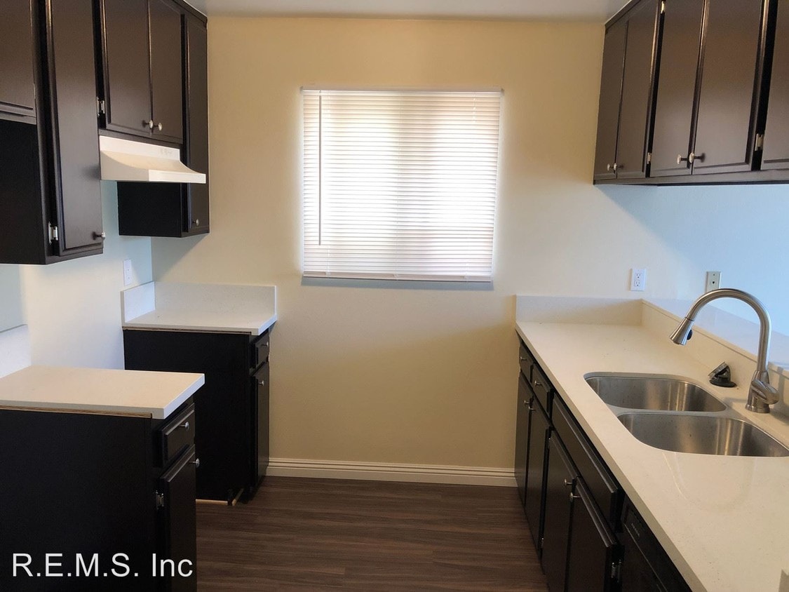 Primary Photo - 860 W 165th Pl