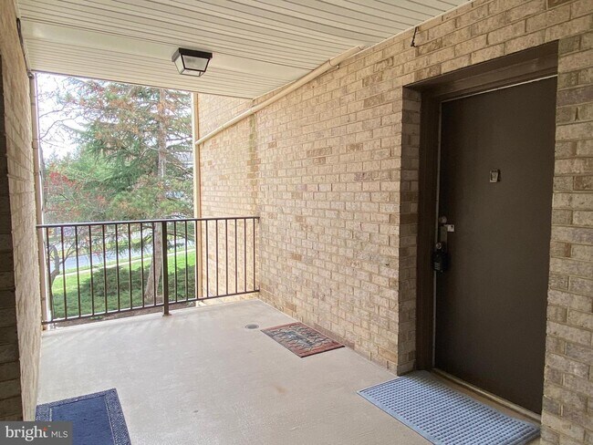 Foto del edificio - 6141 Edsall Rd