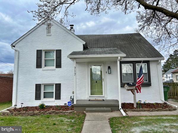 Foto principal - 717 Elm Terrace
