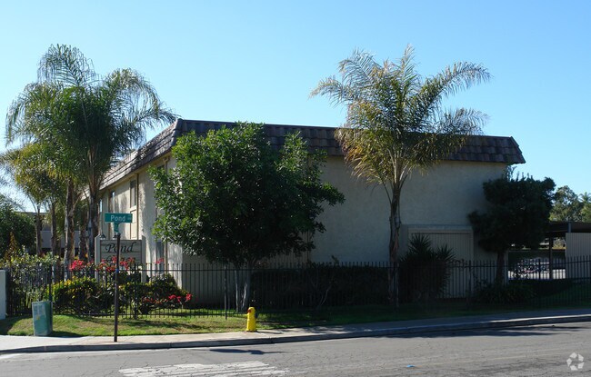 Building Photo - Pond Place