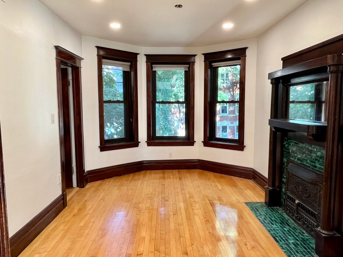 Foto principal - 914 N Winchester Ave