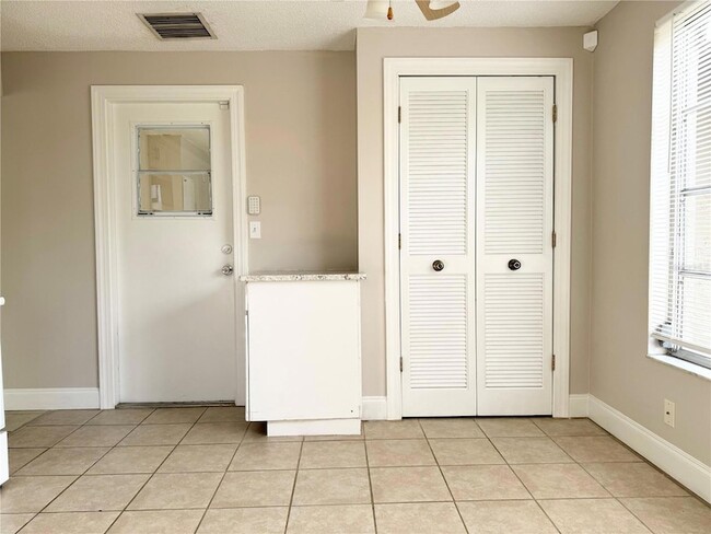 Foto del edificio - 237 Matisse Cir N