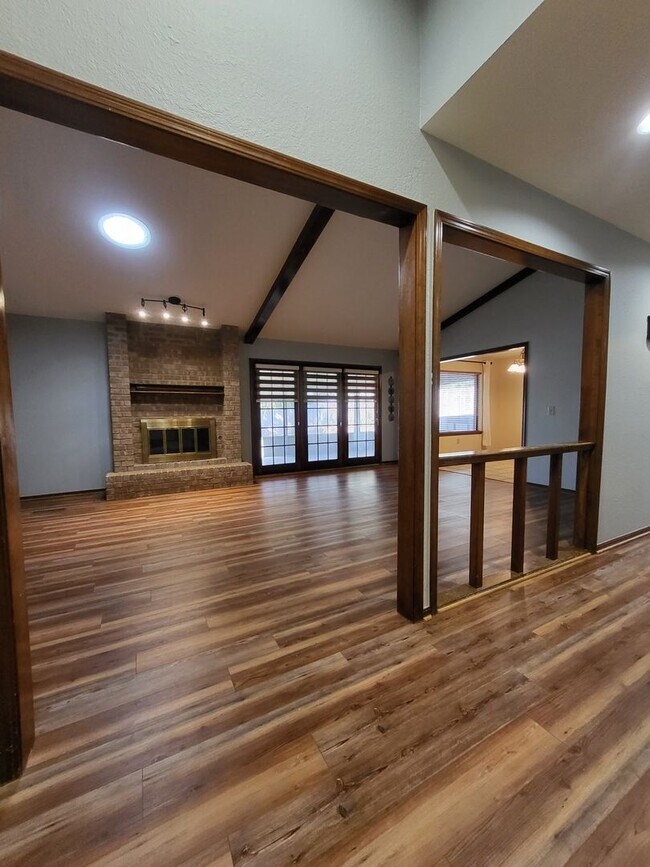 Building Photo - (3) Bed/(2) Bath w/ Storm Shelter! Pets Negotiable!