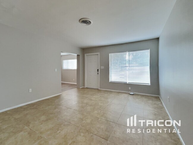 Building Photo - 3708 Lei Dr