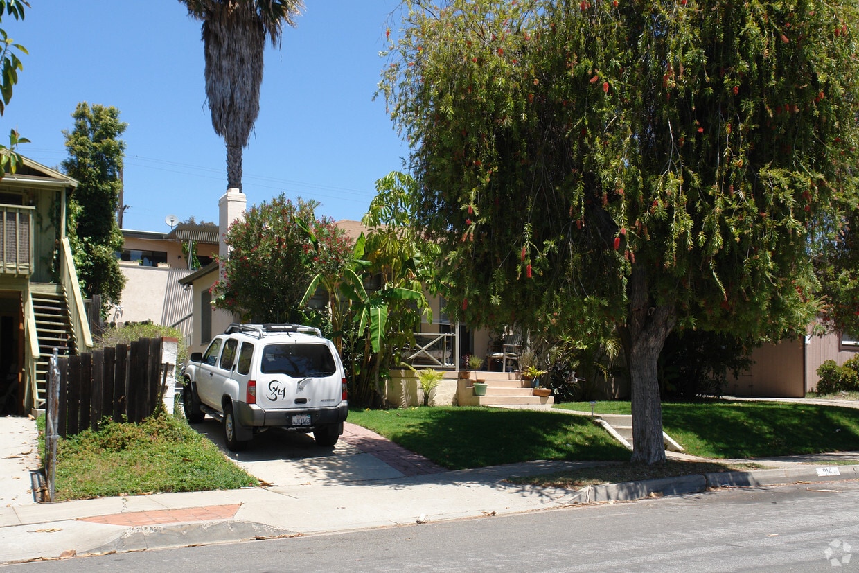 Building Photo - 814-816 Sapphire St