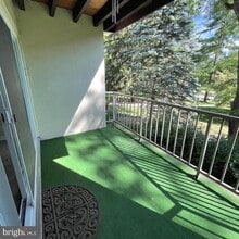 Building Photo - 324 Drummers Ln