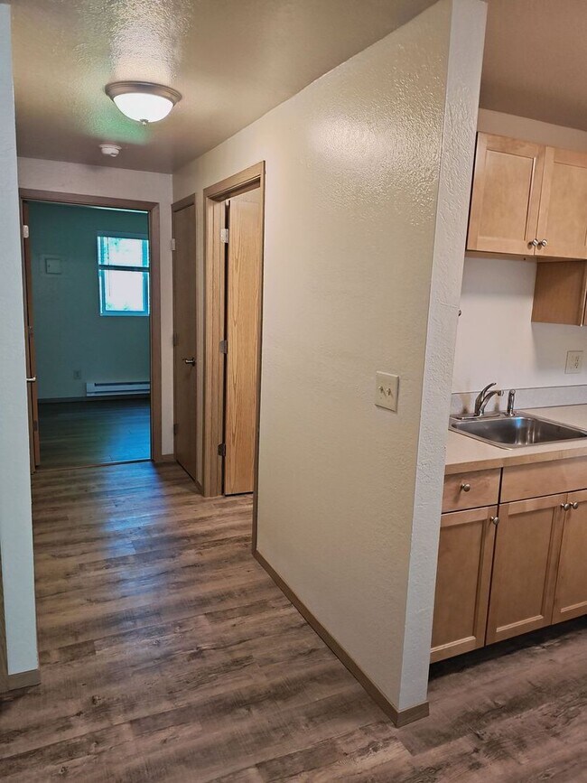 Building Photo - Renovated 1 bedroom unit!