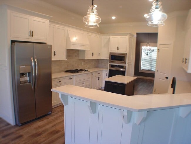 Building Photo - 1812 SW Edinburgh Ave